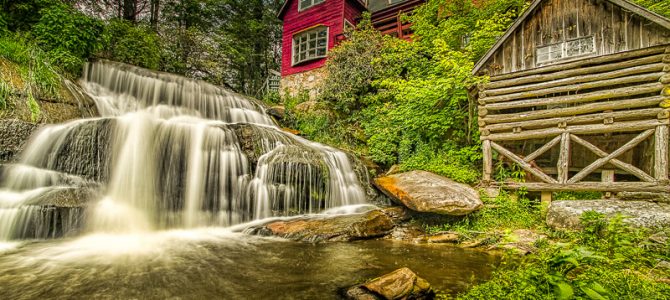 TAKE A BACKROADS TRIP: SEE WATERFALLS IN NORTH CAROLINA TAKE A BACKROADS TRIP: SEE WATERFALLS IN NORTH CAROLINA